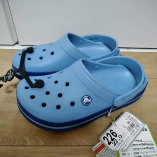 クロックス(crocs)の新品★クロックス   アイスブルー  ２２(サンダル)