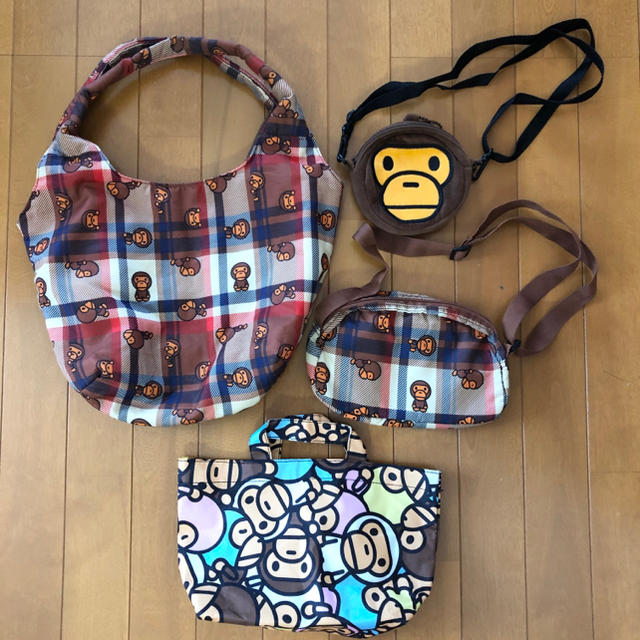 A BATHING APE(アベイシングエイプ)のBAPE 4点 バッグ キッズ ショルダーバッグ MILO キッズ/ベビー/マタニティのこども用ファッション小物(その他)の商品写真