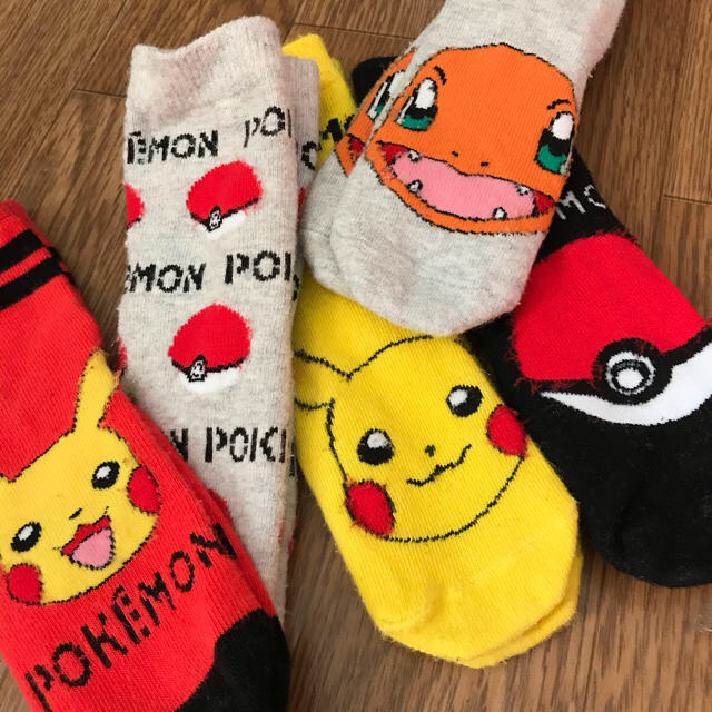 H&M(エイチアンドエム)のポケモン 靴下 ５セット キッズ/ベビー/マタニティのこども用ファッション小物(靴下/タイツ)の商品写真