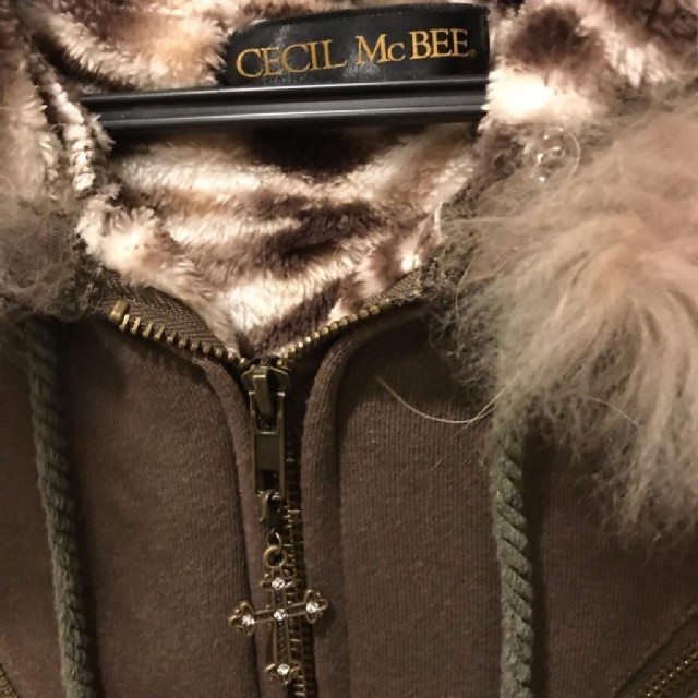 CECIL McBEE(セシルマクビー)のセシルマクビー　セシル　パーカー　フーディー　ゼブラ　カーディガン レディースのジャケット/アウター(その他)の商品写真