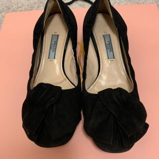 プラダ(PRADA)の【最終値下げ】プラダ　リボンスエードパンプス(ハイヒール/パンプス)