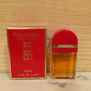 エリザベスアーデン(Elizabeth Arden)のエリザベスアーデン レッドドア ミニ香水(香水(女性用))