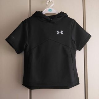 アンダーアーマー(UNDER ARMOUR)の専用！重ね着に♪アンダーアーマー 半袖パーカー130(Tシャツ/カットソー)