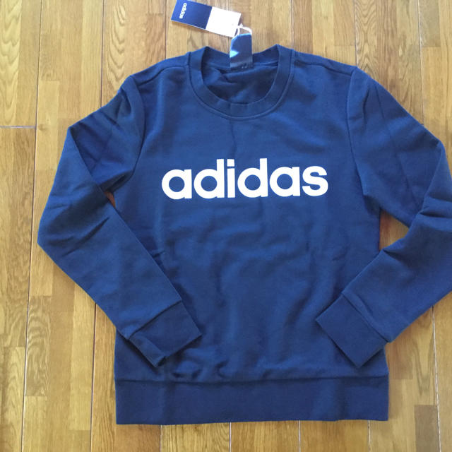 adidas(アディダス)の新品　アディダス　トレーナー レディースのトップス(トレーナー/スウェット)の商品写真