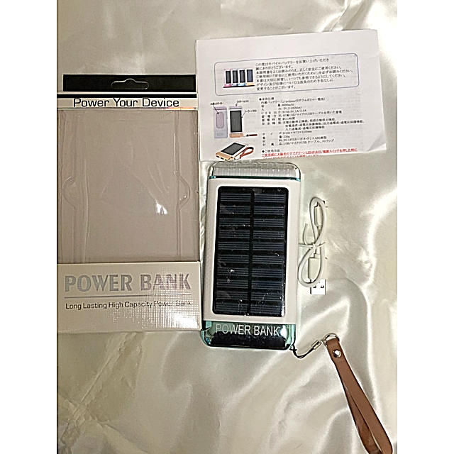 モバイルバッテリーソーラーPOWER BANK 8000mAh3台同時 スマホ/家電/カメラのスマートフォン/携帯電話(バッテリー/充電器)の商品写真