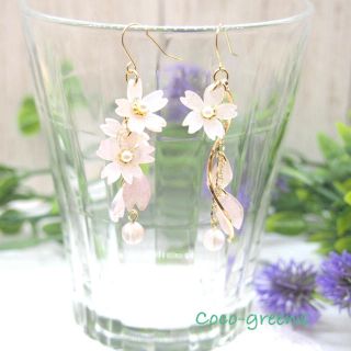 【再販】花びら揺れる、桜のアシンメトリーピアス(ピアス)