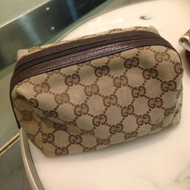 Gucci(グッチ)の♡GUCCI メイクポーチ♡ レディースのファッション小物(ポーチ)の商品写真