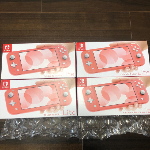 世界有名な 任天堂 liteコーラルピンク Switch 4台！Nintendo - 家庭用ゲーム機本体