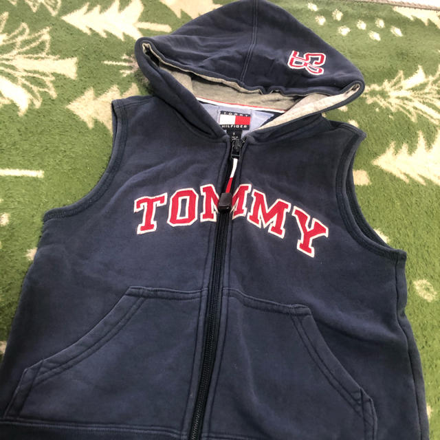 TOMMY HILFIGER(トミーヒルフィガー)のTOMMY HILFIGERベスト パーカー キッズ/ベビー/マタニティのキッズ服男の子用(90cm~)(その他)の商品写真