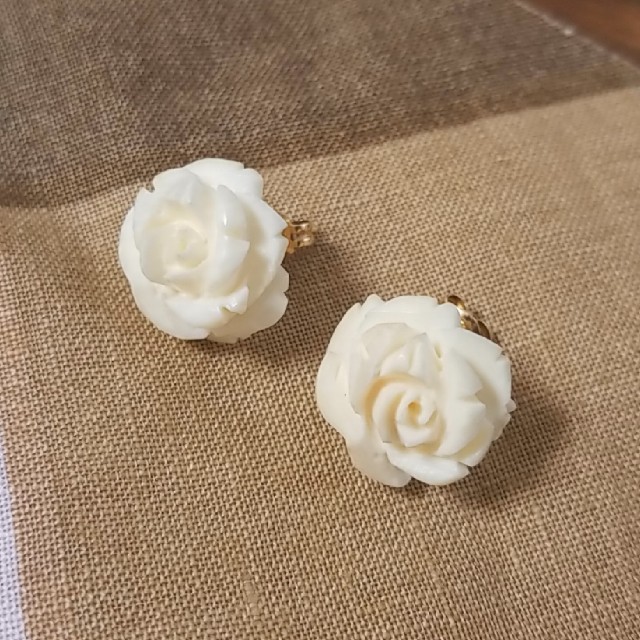 K18 アイボリー 象牙 薔薇 ローズ ピアスの通販 by Nanami's Closet