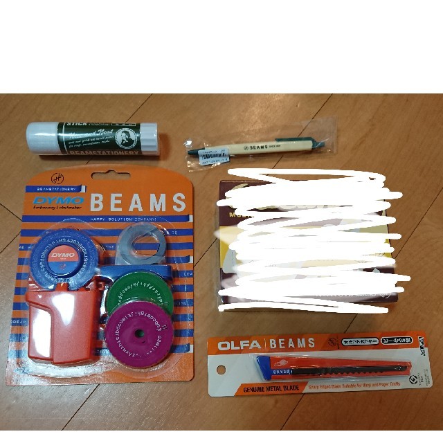 BEAMS(ビームス)のろひし様専用 BEAMS 限定 DYMO ダイモ OLFA コラボ 文房具  インテリア/住まい/日用品の文房具(テープ/マスキングテープ)の商品写真