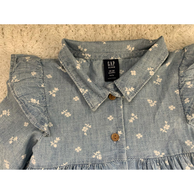 babyGAP(ベビーギャップ)の新品　babyGAP  春らしいデニム風ワンピース　90cm キッズ/ベビー/マタニティのキッズ服女の子用(90cm~)(ワンピース)の商品写真