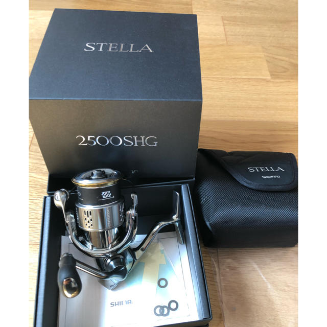 新品未使用！18 ステラ　2500SHG ステラ STELLA SHIMANO