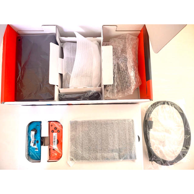 Nintendo Switch(ニンテンドースイッチ)の新型 Nintendo Switch 本体 中古 エンタメ/ホビーのゲームソフト/ゲーム機本体(家庭用ゲーム機本体)の商品写真