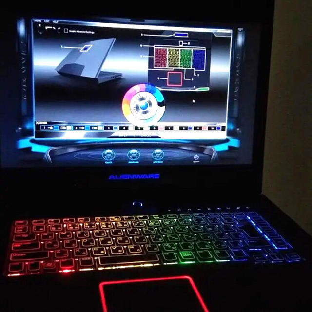 DELL(デル)のレアレッドAlienwarePC❤️ゲーミング/SSD/8GB❤️Corei5 スマホ/家電/カメラのPC/タブレット(ノートPC)の商品写真