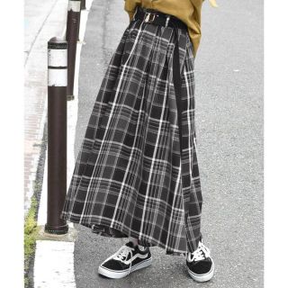 ダブルクローゼット(w closet)の【ダブルクローゼット】ガチャベルト付きチェック柄フレアロングスカート(ロングスカート)