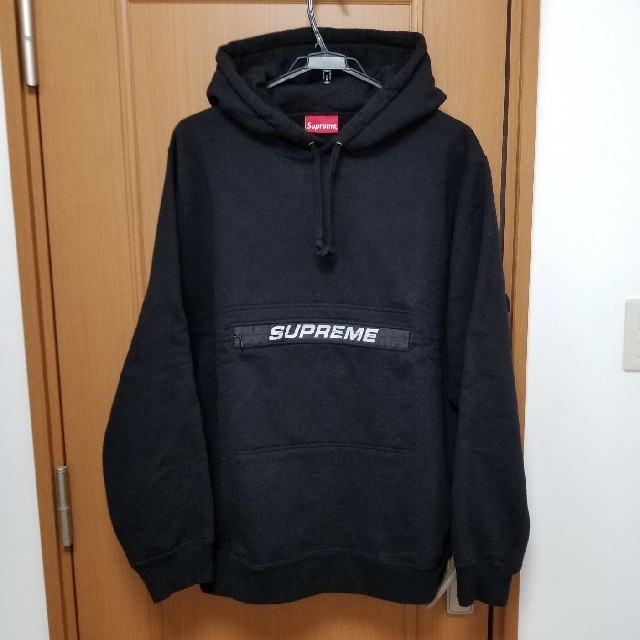 supreme
  
zip pouch hooded sweatshirt