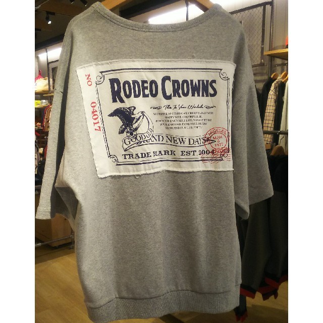 RODEO CROWNS WIDE BOWL(ロデオクラウンズワイドボウル)の新品グレー 最新Tシャツ レディースのトップス(Tシャツ(半袖/袖なし))の商品写真