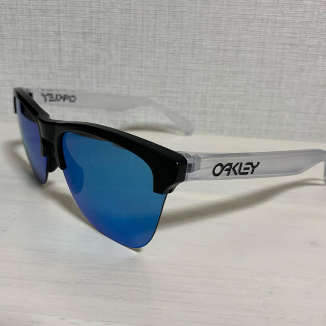 オークリー　　Oakley OO9374 FROGSKINS