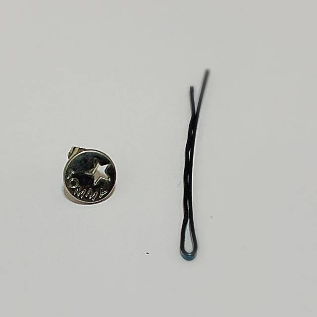 TOMMY HILFIGER(トミーヒルフィガー)のtommy ピアス シルバー レディースのアクセサリー(ピアス)の商品写真