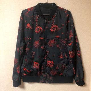 エイチアンドエム(H&M)のH&M ﾘﾊﾞｰｼﾌﾞﾙ薔薇 花柄 MA-1ﾌﾞﾙｿﾞﾝｼﾞｬｹｯﾄ(ブルゾン)