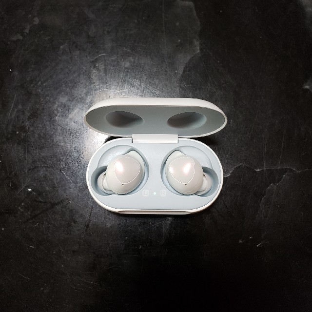 SAMSUNG(サムスン)のGalaxy Buds スマホ/家電/カメラのオーディオ機器(ヘッドフォン/イヤフォン)の商品写真