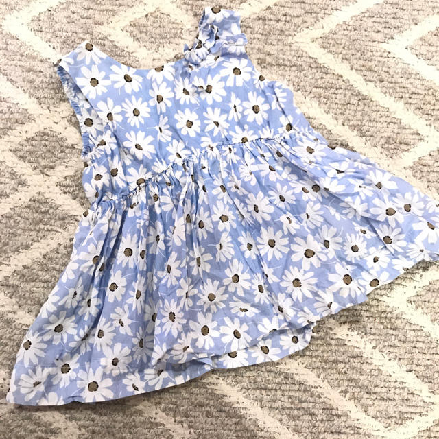 petit main(プティマイン)のプティマイン petit main 花柄ワンピース80 キッズ/ベビー/マタニティのベビー服(~85cm)(ワンピース)の商品写真