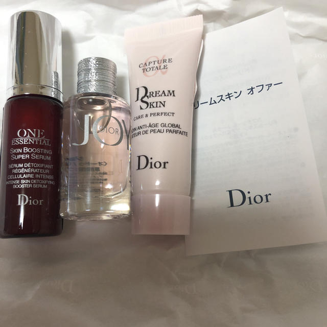 Dior(ディオール)のお値下げしました！Dior ドリームスキンオファー中身のみ コスメ/美容のキット/セット(サンプル/トライアルキット)の商品写真