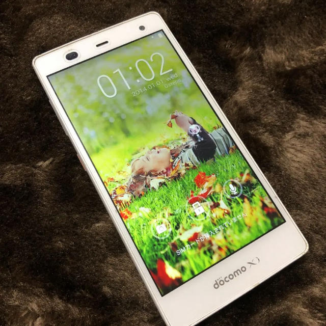 arrows(アローズ)のARROWS NX F-01F White docomo スマホ/家電/カメラのスマートフォン/携帯電話(スマートフォン本体)の商品写真