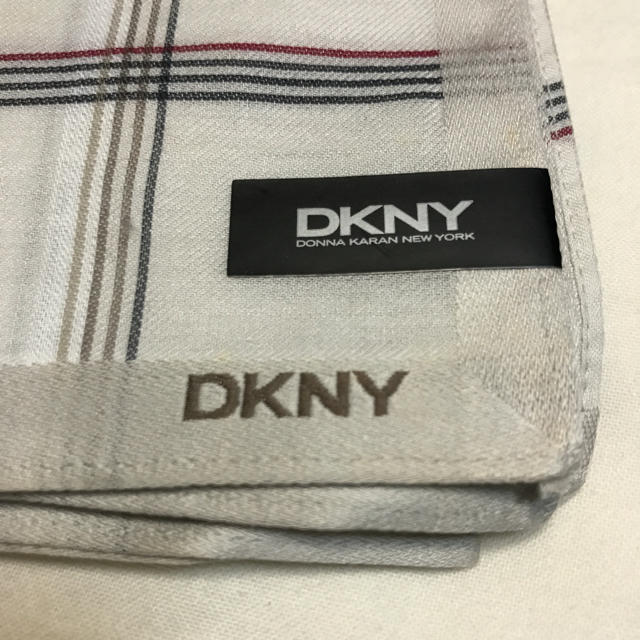 DKNY(ダナキャランニューヨーク)の新品　DKNY ハンカチ メンズのファッション小物(ハンカチ/ポケットチーフ)の商品写真