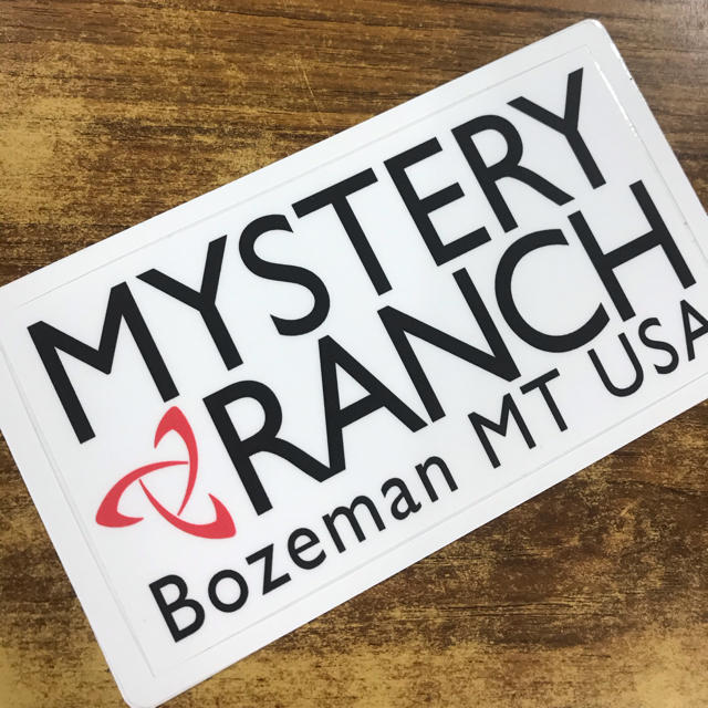 MYSTERY RANCH(ミステリーランチ)の★補強あり★新品未使用　ミステリーランチ　ヘリテージロゴステッカー　白 スポーツ/アウトドアのアウトドア(その他)の商品写真