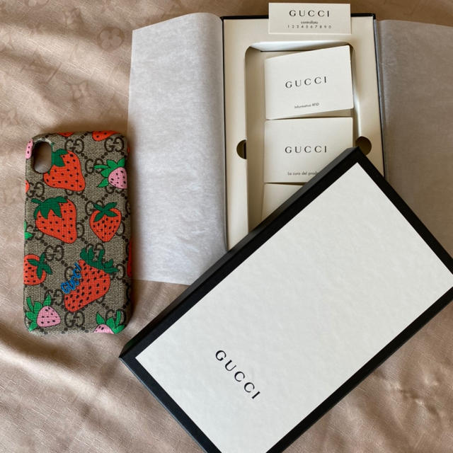 Gucci - GUCCI iPhoneケース ストロベリーケース iPhone XRの通販