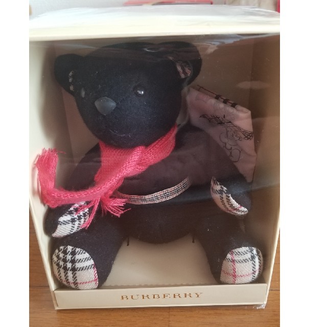 BURBERRY(バーバリー)の⭐貴重　レア　未開封　バーバリー　テディベア　くま　ぬいぐるみ　フィギア レディースのファッション小物(ハンカチ)の商品写真