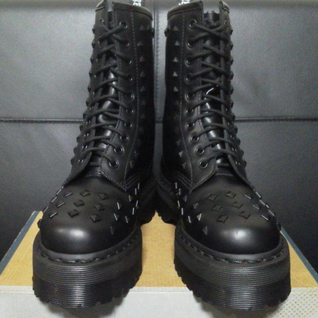 Dr.Martens(ドクターマーチン)の【専用】Dr.Martens 1490STUD UK4 黒 厚底 JADON レディースの靴/シューズ(ブーツ)の商品写真