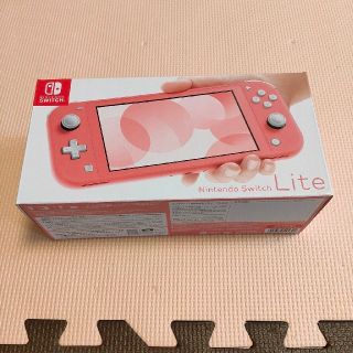 ニンテンドースイッチ(Nintendo Switch)のNintendo Switch lite コーラル(家庭用ゲーム機本体)