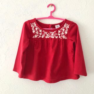 ベビーギャップ(babyGAP)の※値下げ不可※★美品★babyGAP 赤 刺繍 長袖Tシャツ 80(Ｔシャツ)