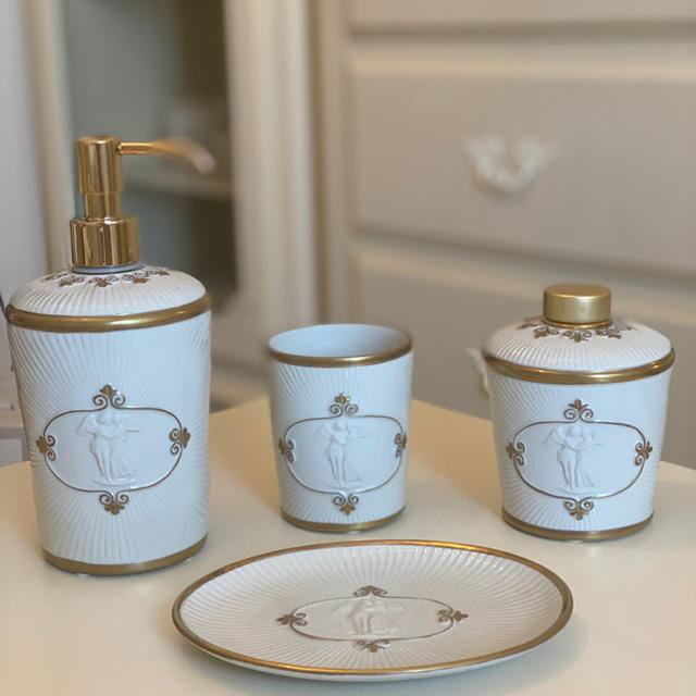 100%の保証 【VILLARI】陶器洗面用具セット 日用品/生活雑貨 100%の保証 【VILLARI】陶器洗面用具セット 日用品/生活雑貨