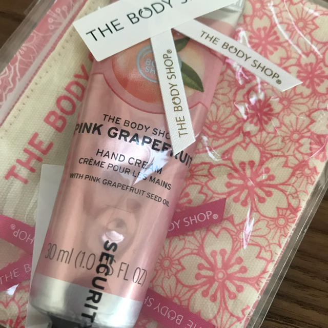 THE BODY SHOP(ザボディショップ)のTHE BODY SHOP ハンドクリーム&ミニポーチ コスメ/美容のボディケア(ハンドクリーム)の商品写真