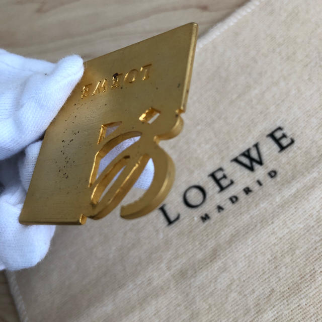 LOEWE(ロエベ)の② LOEWE ロエベ　非売品　ノベルティ　チャーム レディースのアクセサリー(チャーム)の商品写真