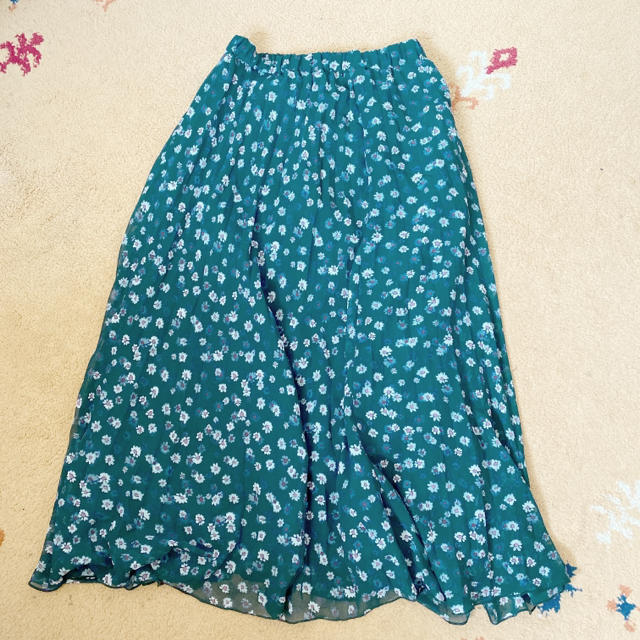 w closet(ダブルクローゼット)の花柄スカート　緑スカート　ロング丈 レディースのスカート(ロングスカート)の商品写真