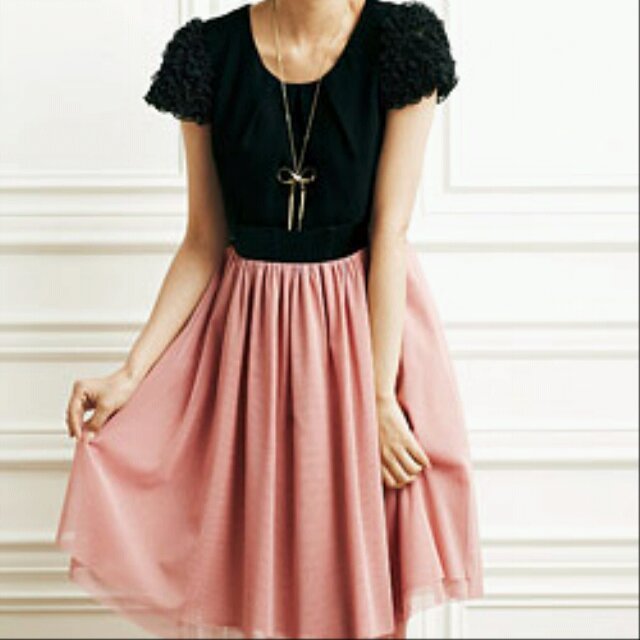 パーティードレス ワンピース ピンク 黒 レディースのフォーマル/ドレス(その他ドレス)の商品写真