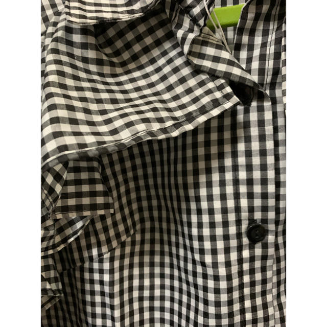 ギンガムチェックフリルシャツ　新品 レディースのトップス(シャツ/ブラウス(長袖/七分))の商品写真