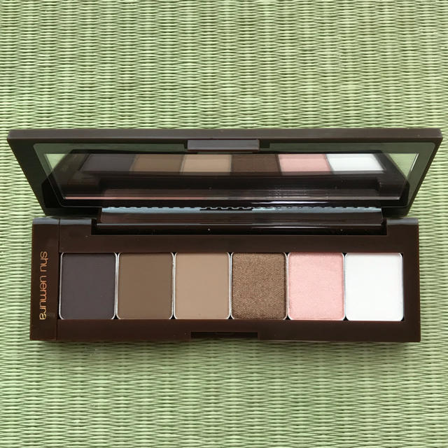 shu uemura(シュウウエムラ)のshu uemura アイシャドウパレット　新品未使用  コスメ/美容のベースメイク/化粧品(アイシャドウ)の商品写真