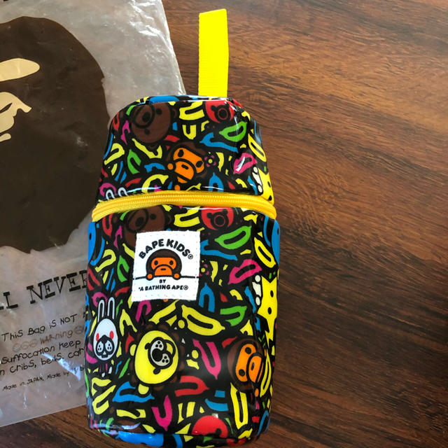 A BATHING APE(アベイシングエイプ)のBAPE milo banana pool milk 哺乳瓶ケース 保温バッグ キッズ/ベビー/マタニティの外出/移動用品(その他)の商品写真