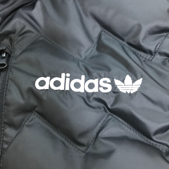 adidas(アディダス)のアディダス　ダウンベスト メンズのジャケット/アウター(ダウンベスト)の商品写真