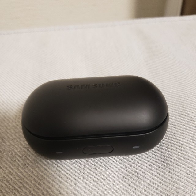 SAMSUNG(サムスン)のSAMSUNG　Gear iconx（2018）　 充電器のみ スマホ/家電/カメラのオーディオ機器(ヘッドフォン/イヤフォン)の商品写真