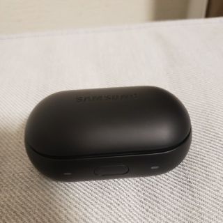 サムスン(SAMSUNG)のSAMSUNG　Gear iconx（2018）　 充電器のみ(ヘッドフォン/イヤフォン)