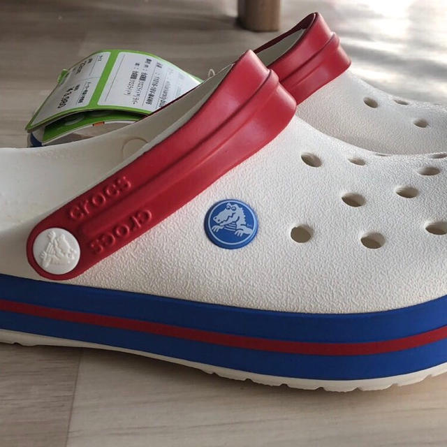 クロックス crocs 22cm ホワイト×ブルー レディースの靴/シューズ(サンダル)の商品写真