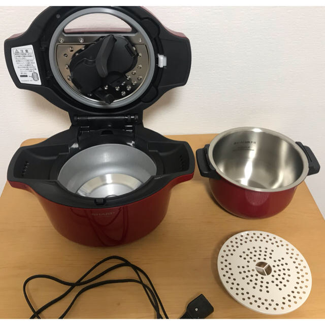 SHARP(シャープ)の水なし自動調理鍋 KN-HT99A-R ホットクック スマホ/家電/カメラの調理家電(調理機器)の商品写真