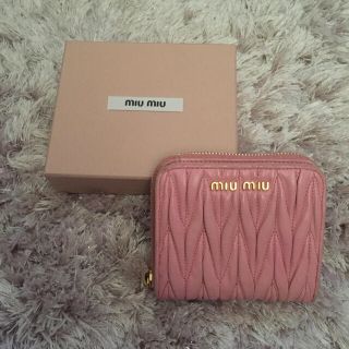 ミュウミュウ(miumiu)のmiumiu(財布)